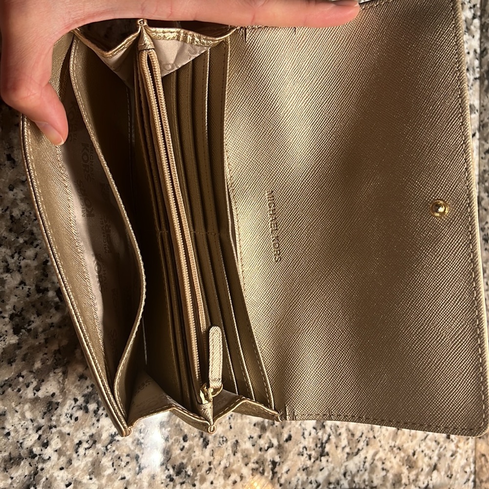 Michael Kors Wallet - Picture 6 of 6